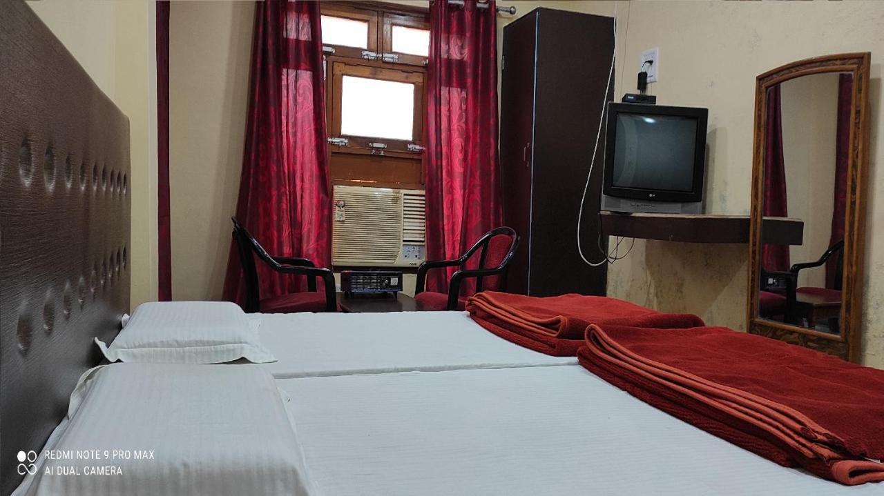 Hotel Avadh Balrāmpur Dış mekan fotoğraf